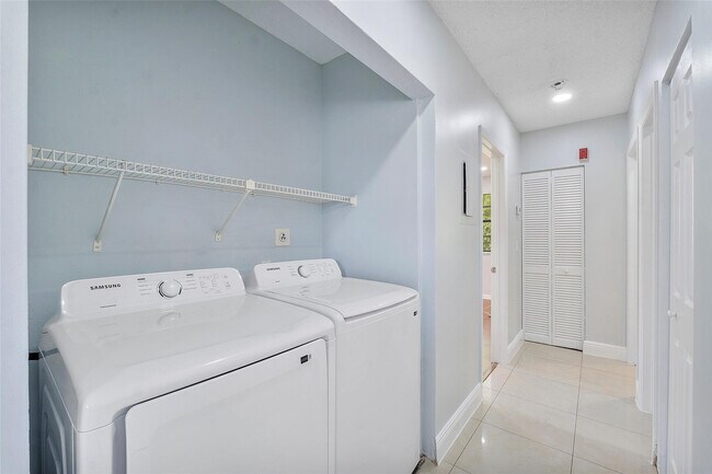Building Photo - 2854 Coral Springs Dr