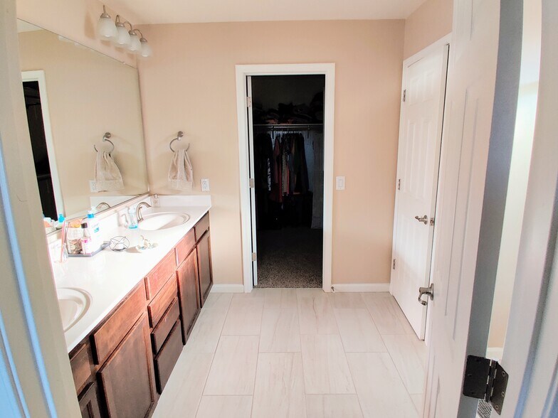 Master Bathroom - 12071 E Becker Dr