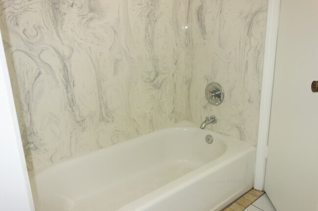 Tub View! - 3421 E 35th St