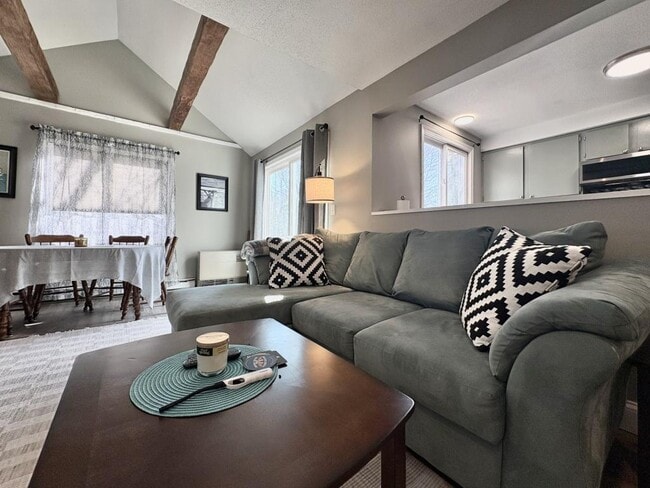 Building Photo - 25 Lawrence St