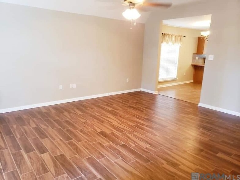 Building Photo - 14364 Summerset Dr