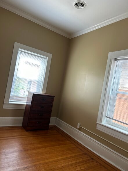 Building Photo - 214 W Main St