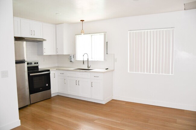 Building Photo - 994 Valencia St