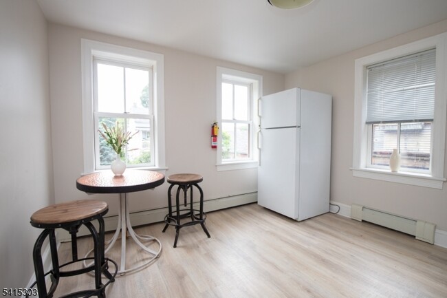 Building Photo - 17 N Franklin St