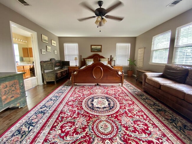 Building Photo - Beautiful 4 Bedroom Home in Gated Community!