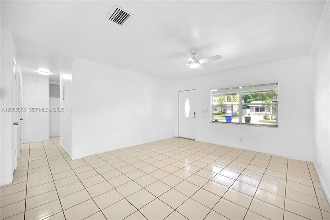 Building Photo - 304 SW 77th Ave
