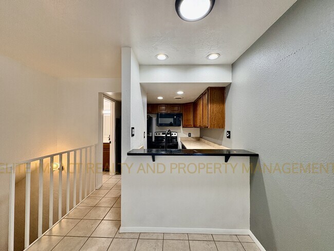 Building Photo - 1620 N Wilmot Rd