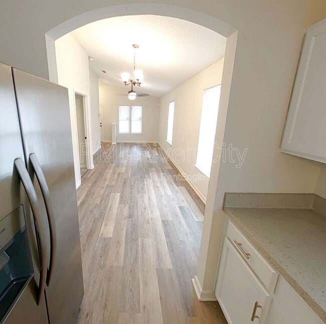 Building Photo - 1358 Prince St