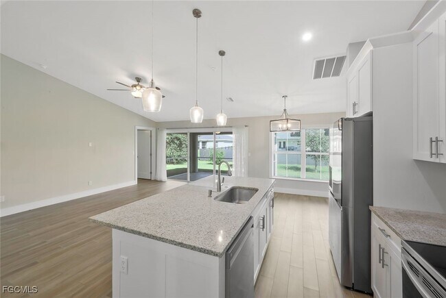 Building Photo - 2806 22nd St W