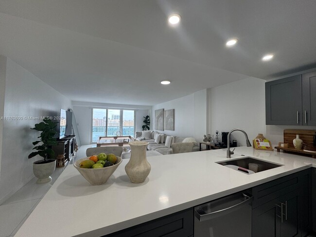 Building Photo - 3800 S Ocean Dr