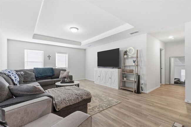 Building Photo - 10101 Newtown Dr