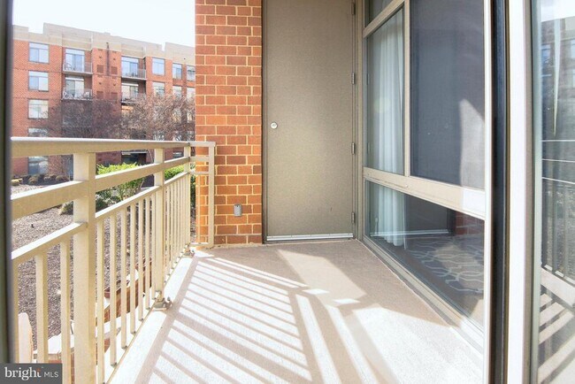 Building Photo - 3600 S Glebe Rd