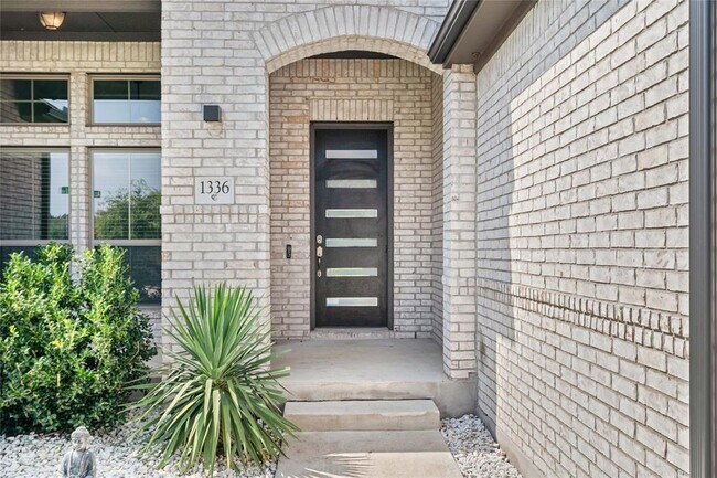 Building Photo - 1336 Academy Oaks Dr