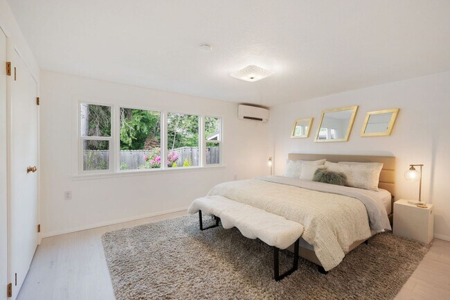 Building Photo - Immaculate and Updated Throughout- Quiet d...