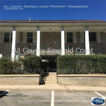 Building Photo - 105 Country Club Dr