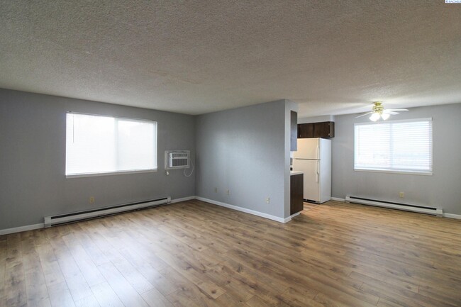 Building Photo - 2 Bed/1 bath Unit in Kennewick 4-Plex