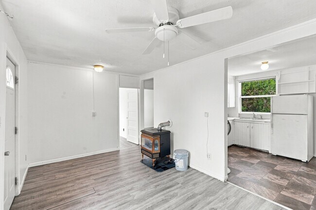 Building Photo - 904 Willsie Ave