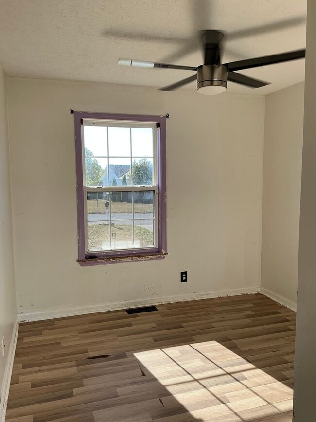 Building Photo - 714 Shetland Dr