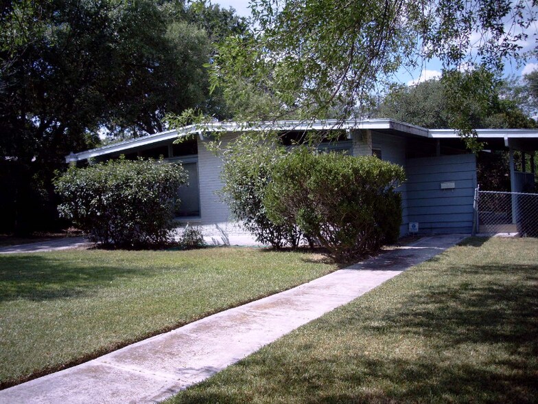 Building Photo - 327 Sharon Dr