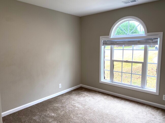 Building Photo - 1945 Grayson Oaks Ct