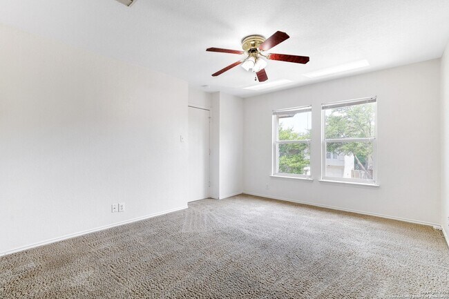 Building Photo - 10106 Amber Flora Dr