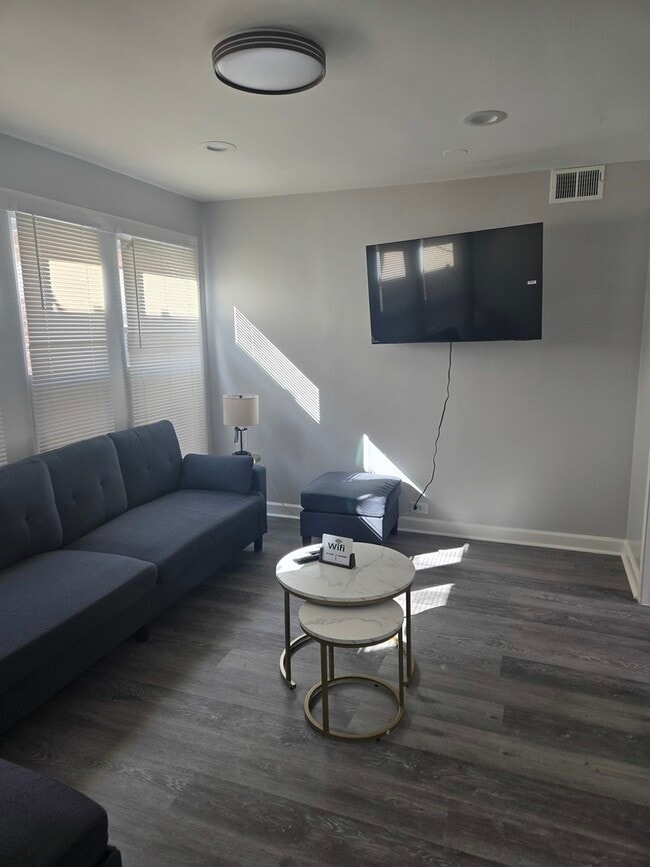 Building Photo - 8304 S Kedzie Ave