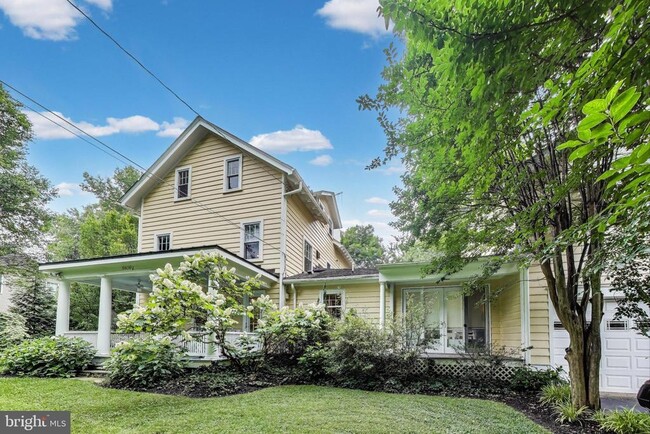 Primary Photo - 5809 Grosvenor Ln