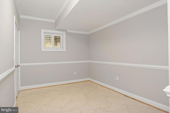 Building Photo - 5905 Lone Oak Dr