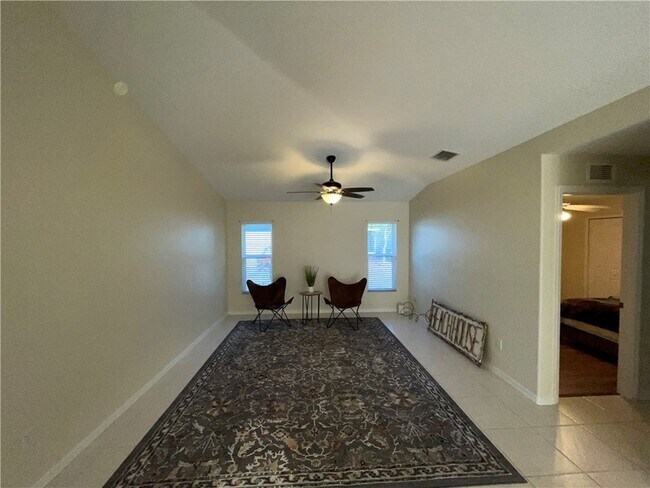 Building Photo - 962 Montrose Ave