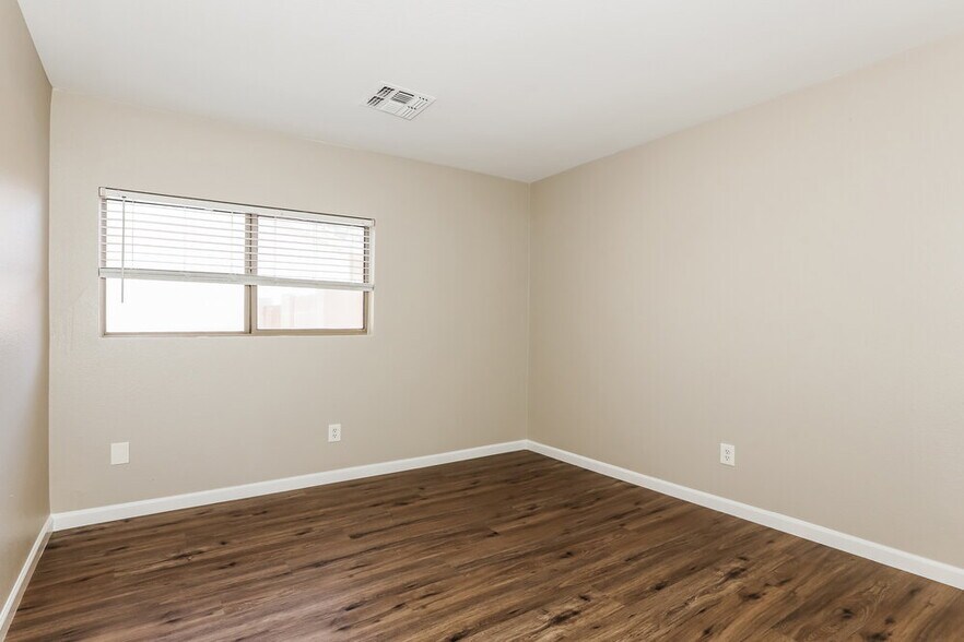 Building Photo - 11545 W Scotts Dr