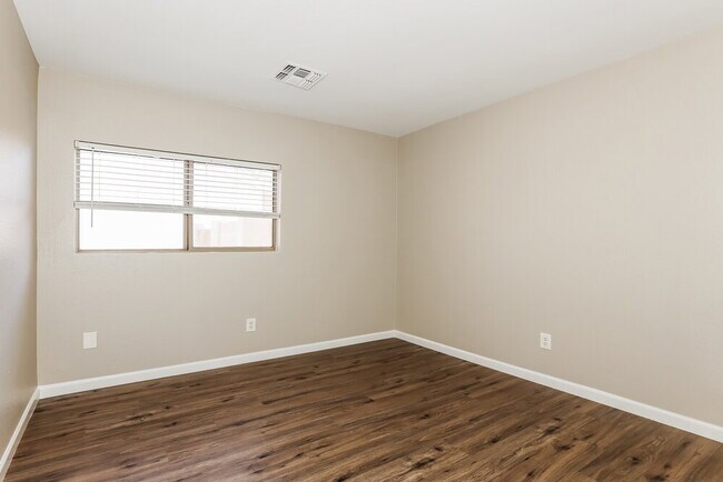 Building Photo - 11545 W Scotts Dr