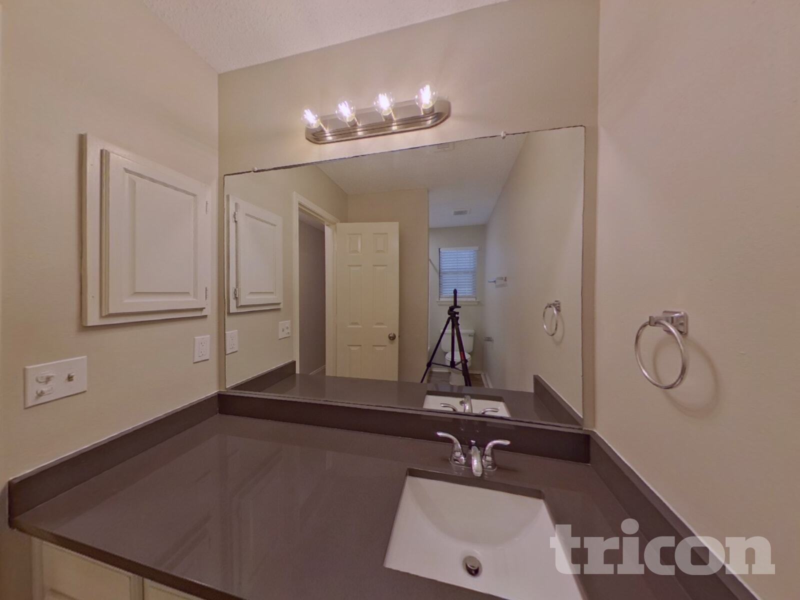 Building Photo - 837 Globe Ave