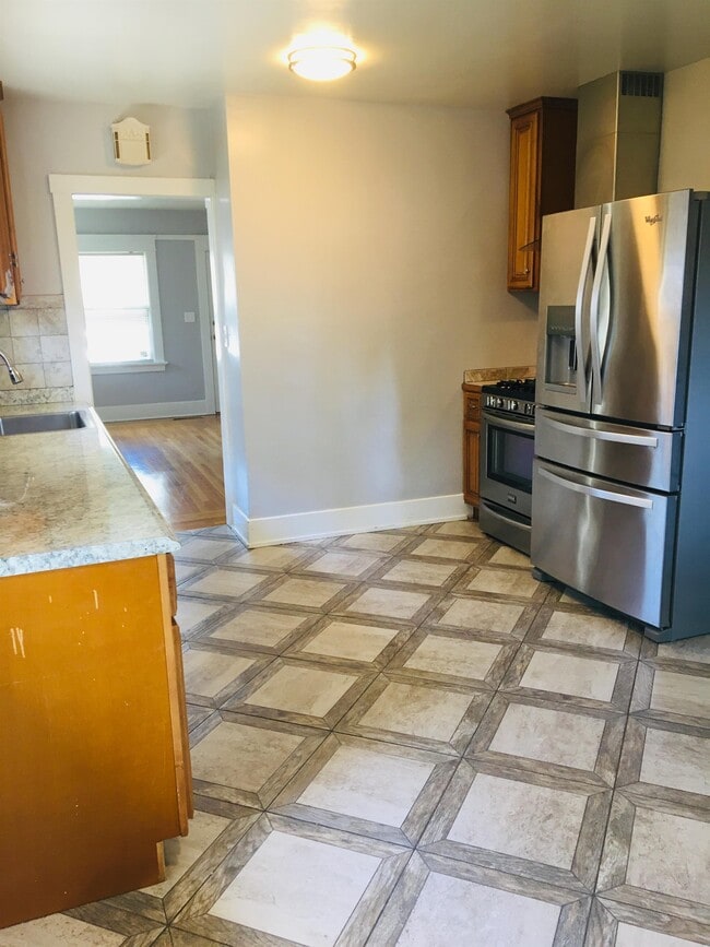 Building Photo - 1122 Channing Ave