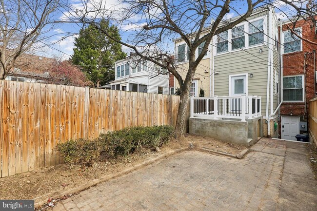 Building Photo - 118 N Peyton St