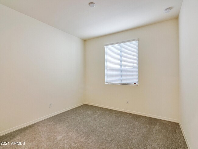 Building Photo - 8847 Fleetwood Ln