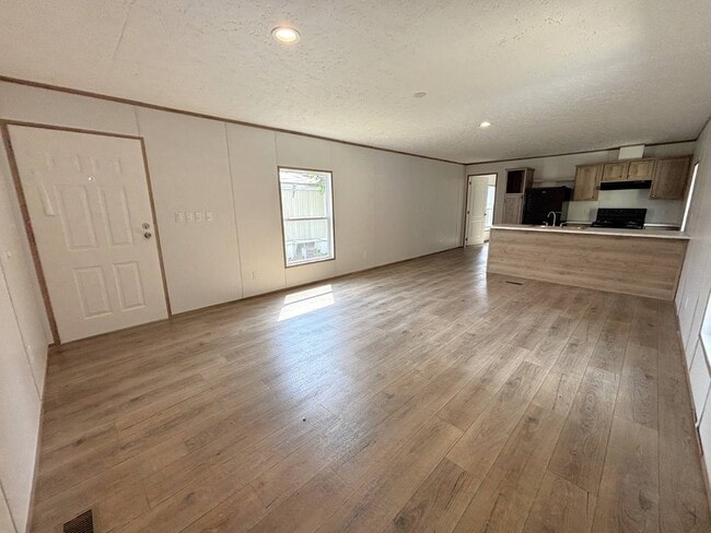 Building Photo - 3110 Victory Dr