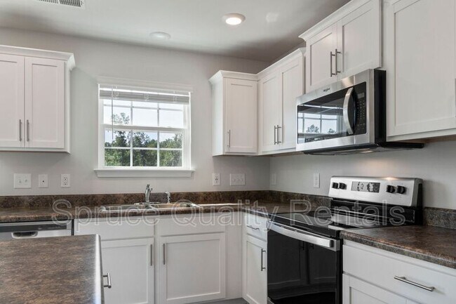 Building Photo - 112 Saddlehorse Ln