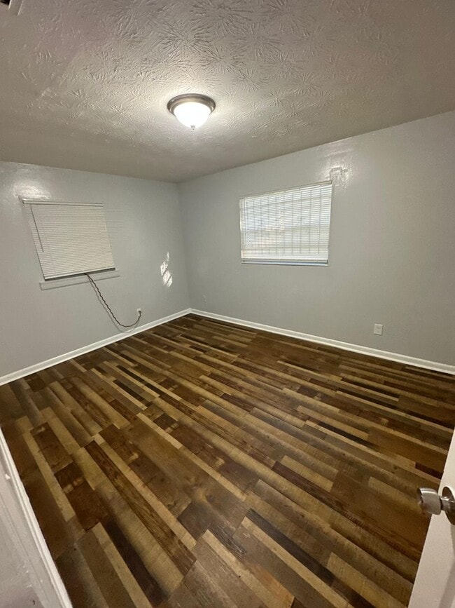 Building Photo - Fully Renovated 3/2 Available for Immediate Rent!