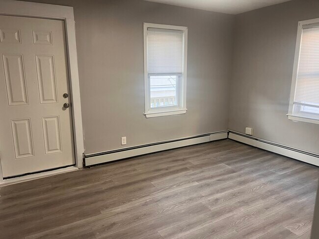 Building Photo - 16 Hillhurst Ave