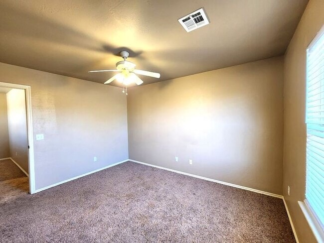 Building Photo - 4 Bed 2 Bath 2 Car Duplex in the Oxford Park Addition in Edmond