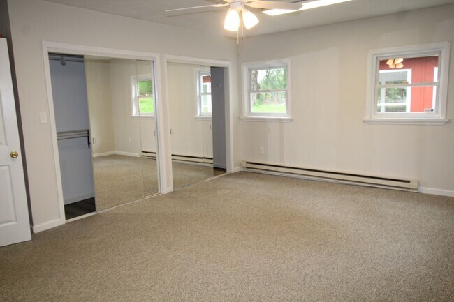 Building Photo - Large 4 bedroom, 2 bath home for rent in R...