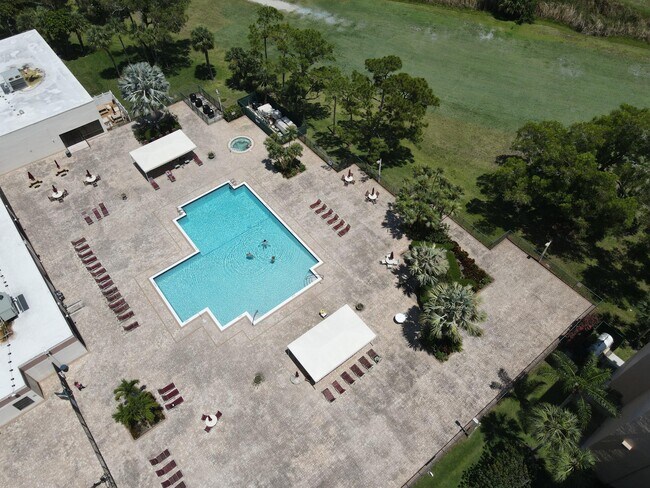 Building Photo - 4640 Lucerne Lakes Blvd W