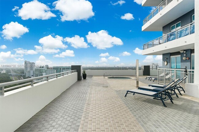 Building Photo - 60 SW 13th St