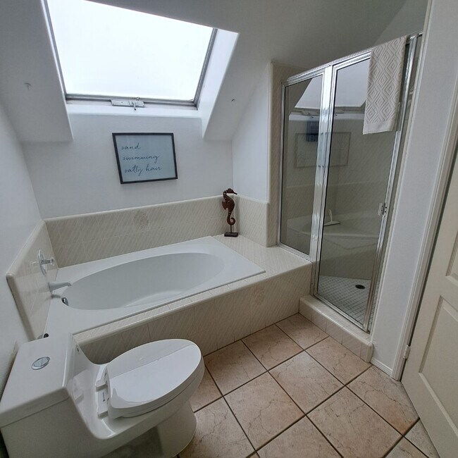 Building Photo - 828 Ostend Ct
