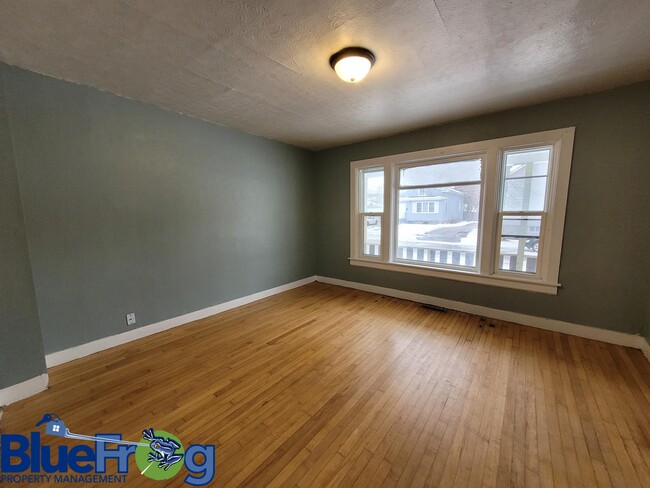 Building Photo - 714 Stuart St