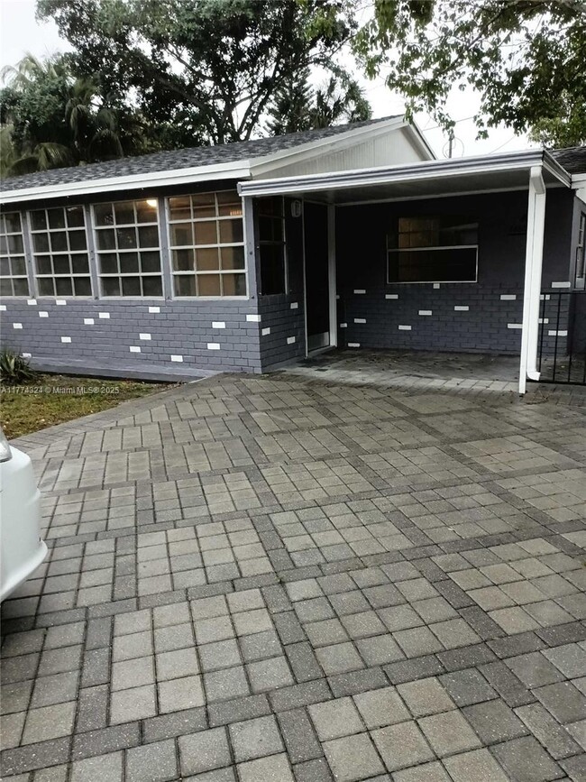 Primary Photo - 1460 SW 29th St