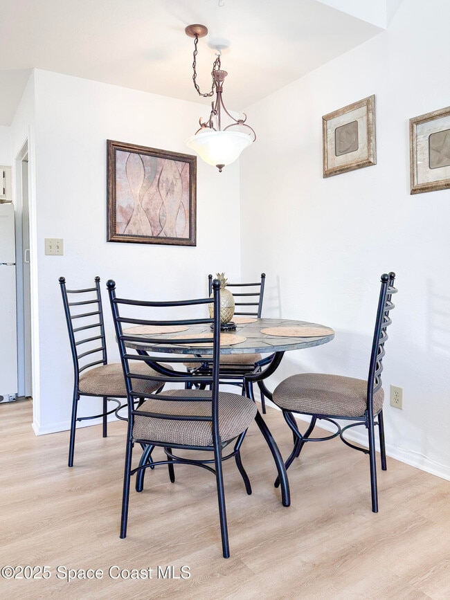 Building Photo - 1900 Brittany Dr