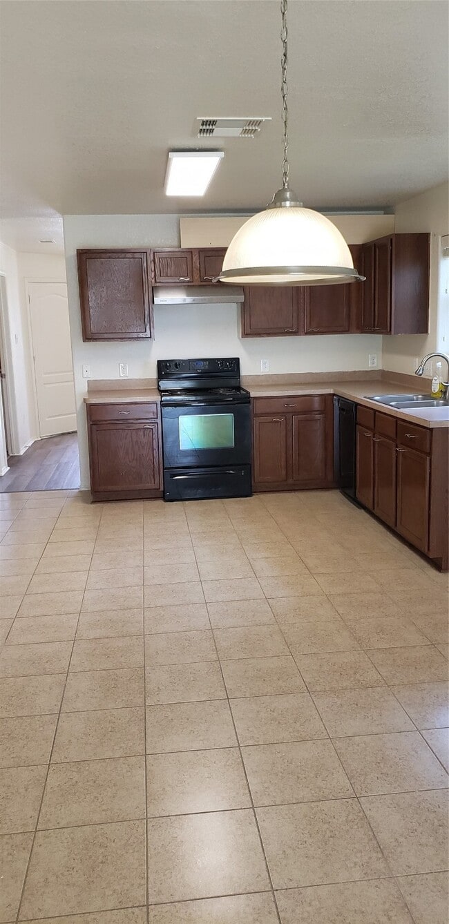Building Photo - 1119 Desert Oasis Ln