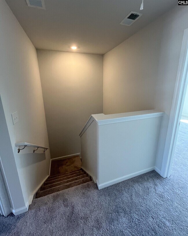 Building Photo - 811 Coburg Ln