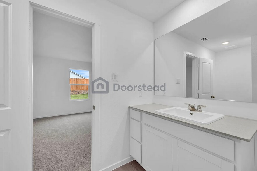 Building Photo - 3012 Yellow Pine Ave